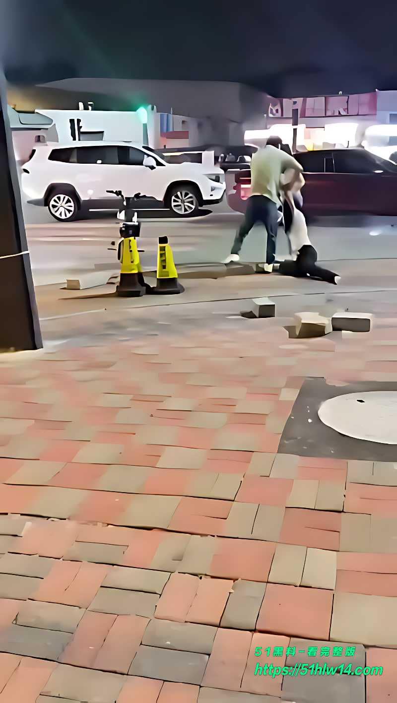 河北街头强行抬走女孩，凌晨哭喊反抗细节让人后脊梁发冷 女孩哭喊求助