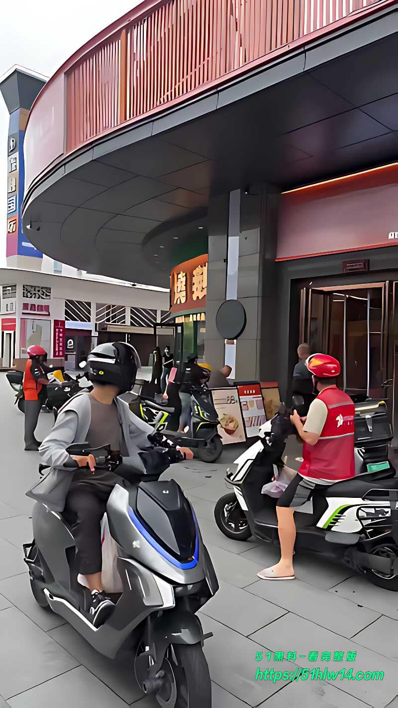 杨国福商家夫妻爆打外卖员现场流出丨这波肉搏尺度也太粗野了 街头冲突