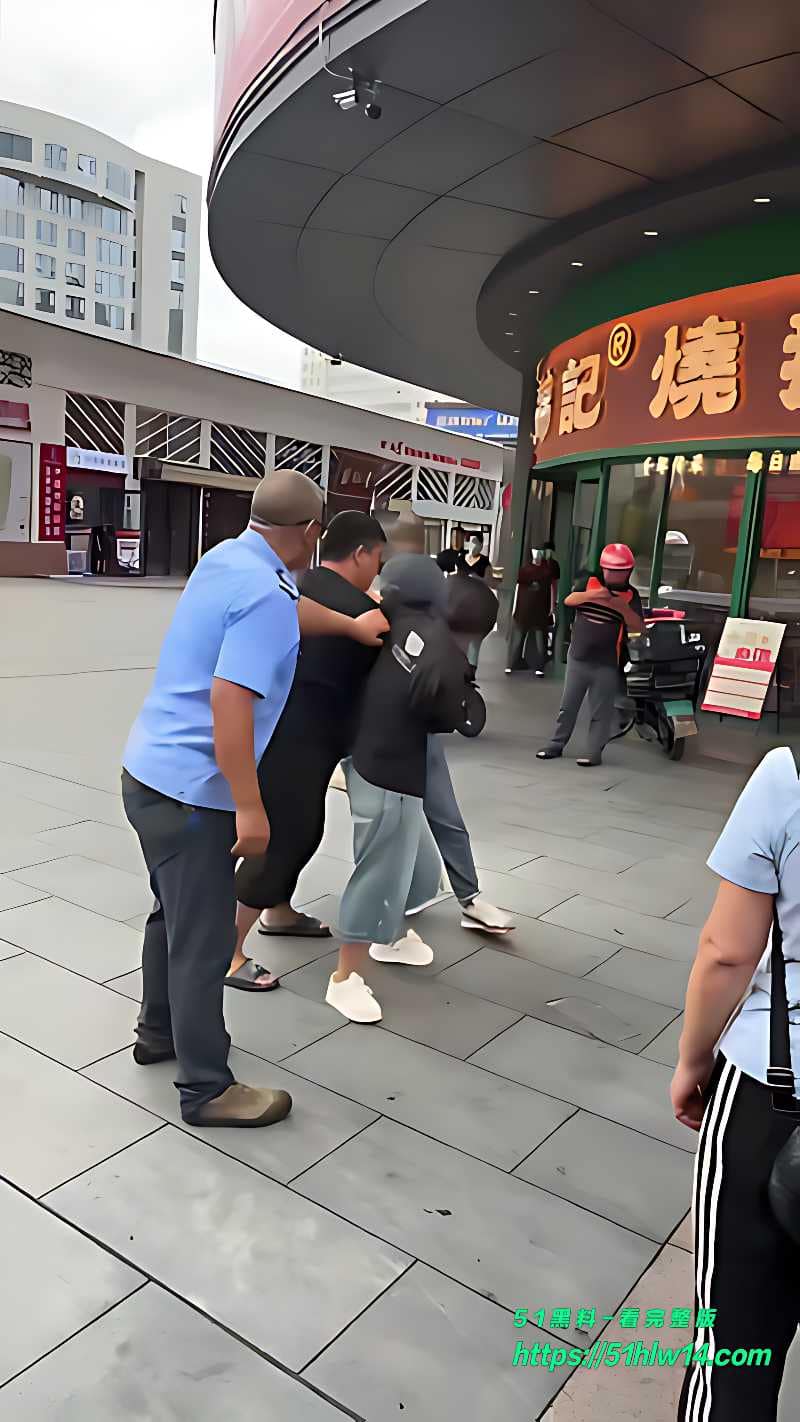 杨国福商家夫妻爆打外卖员现场流出丨这波肉搏尺度也太粗野了 外卖员被殴