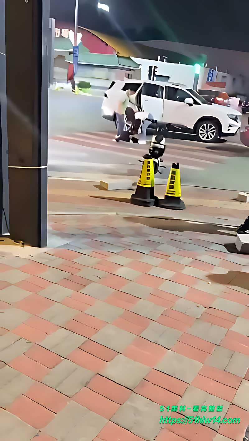 河北街头强行抬走女孩，凌晨哭喊反抗细节让人后脊梁发冷 社会奇闻