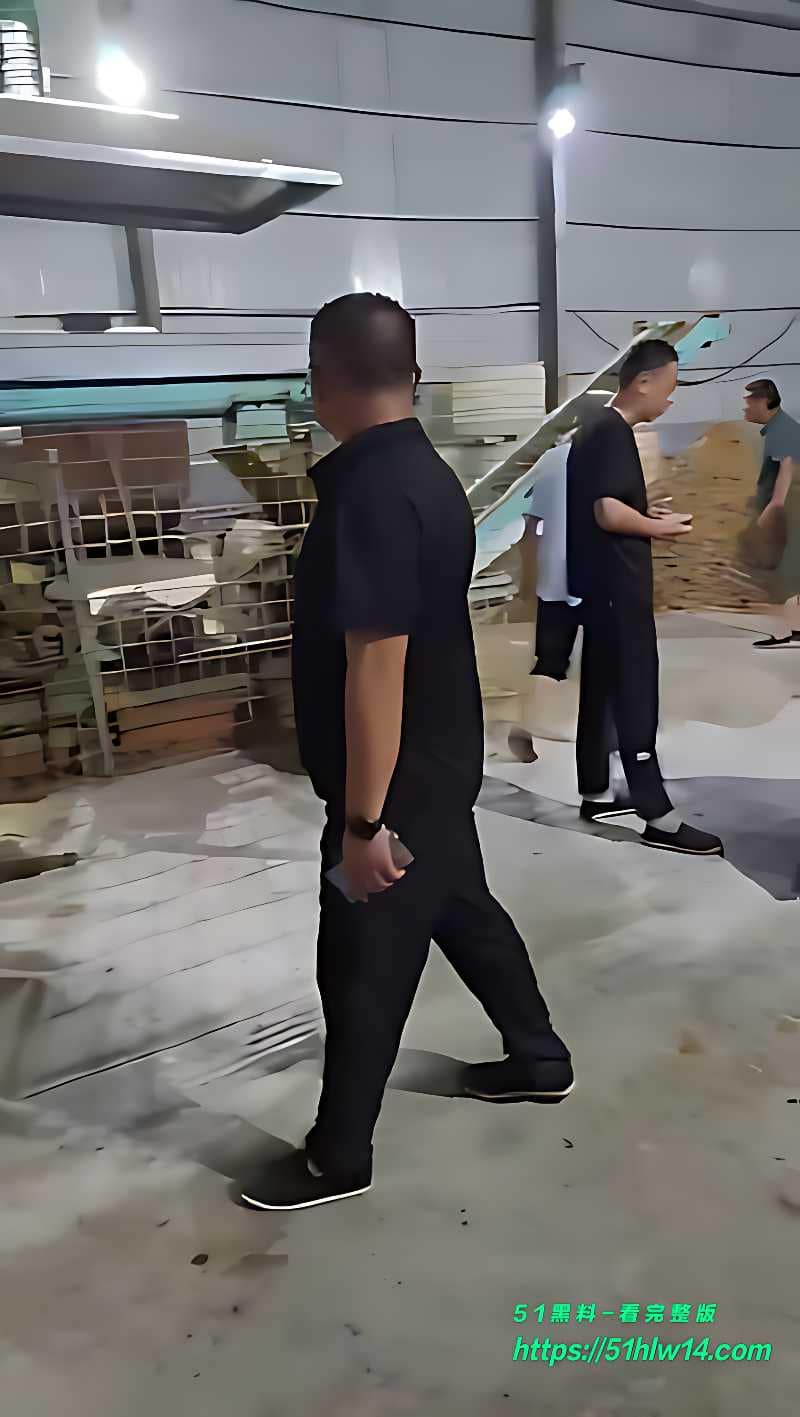 山东菏泽病死猪加工厂被端实录丨村民拿锤子围堵现场太猛了 爆料