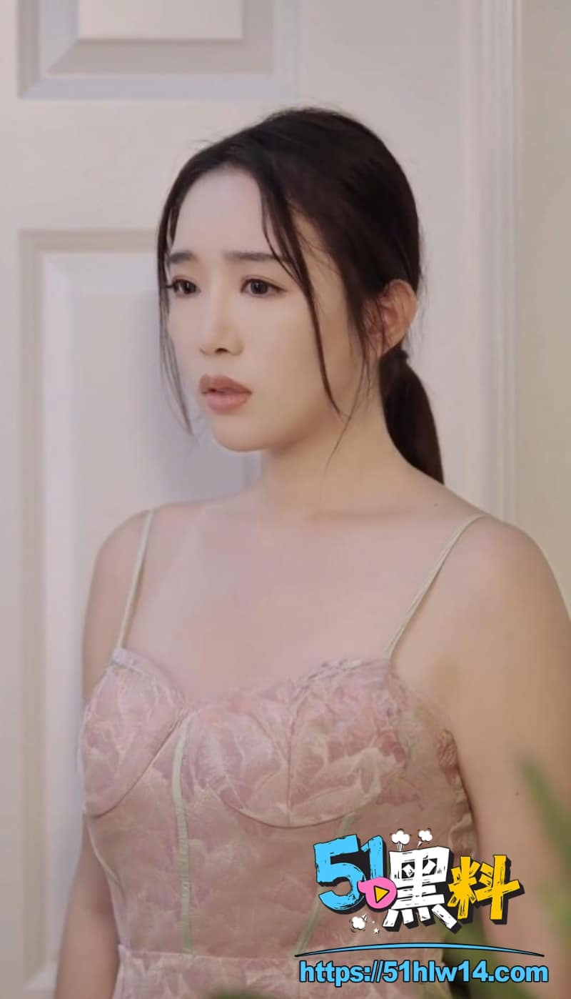 高玉婷小张星颖私下玩这么野？端庄人设在《女性浮香》里碎了一地 女女激情