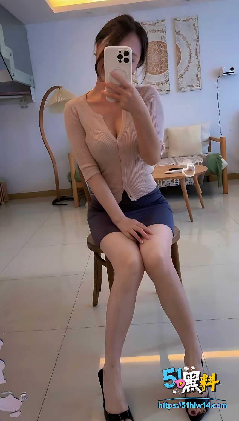 清纯御姐沙发深喉实录，反差翻白眼颜射细节太顶 高潮翻白眼