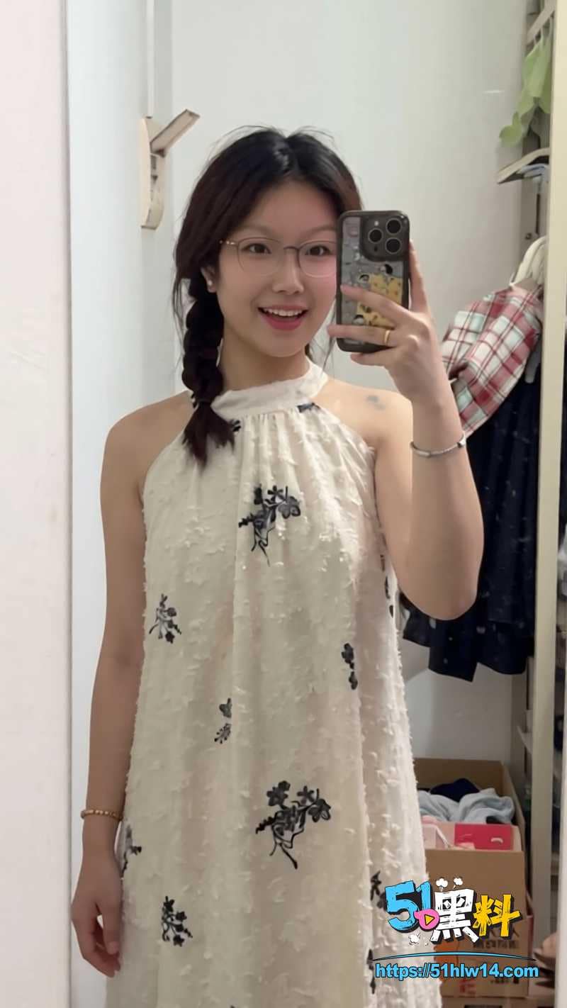 山东东营女老师私下玩这么野丨台前端庄教师私下跪在床上被爆操 反差
