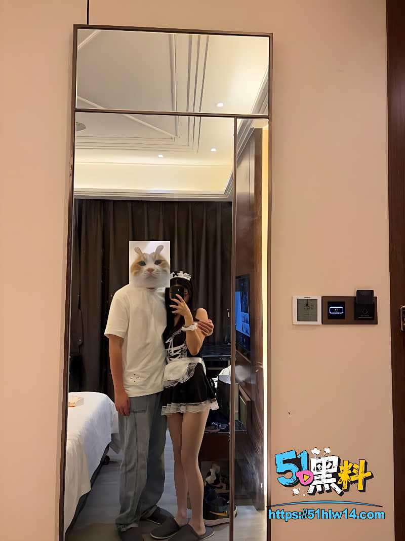 贵阳嫩妹私下玩得真野丨白丝女仆装反差太大，被男友顶到翻白眼 爆料
