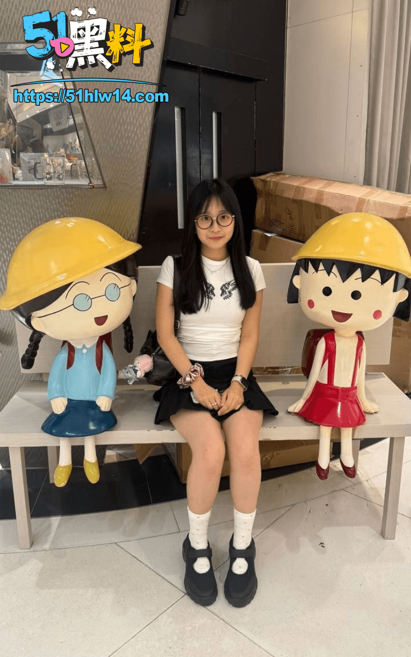 眼镜娘反差系列太顶了丨知性妹子私下这么浪真没绷住 深喉视频