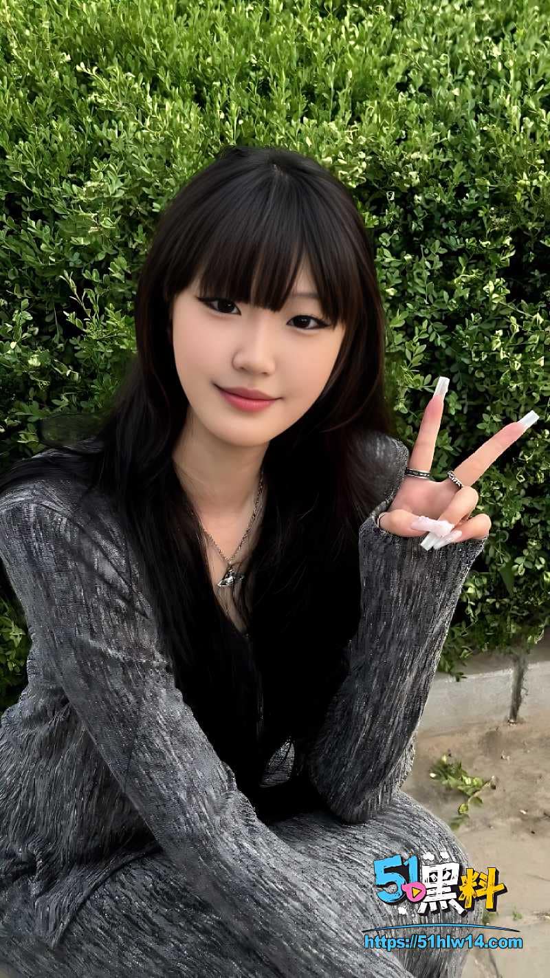 高冷学姐酒店自拍女上位腰肢疯狂骑乘被顶到眼神失控