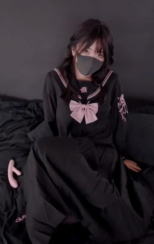 玩偶姐姐这波校服黑丝M字开腿真的顶,喷浆狂抖简直是福利天花板 完整视频在线播放