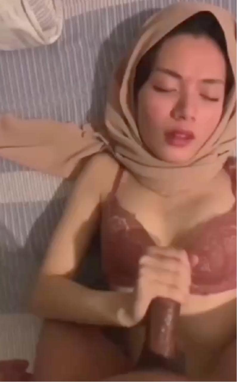 阿富汗穆斯林嫩妹私密视频,白到发光被偷拍,无套猛干最后颜射满脸 完整视频在线播放