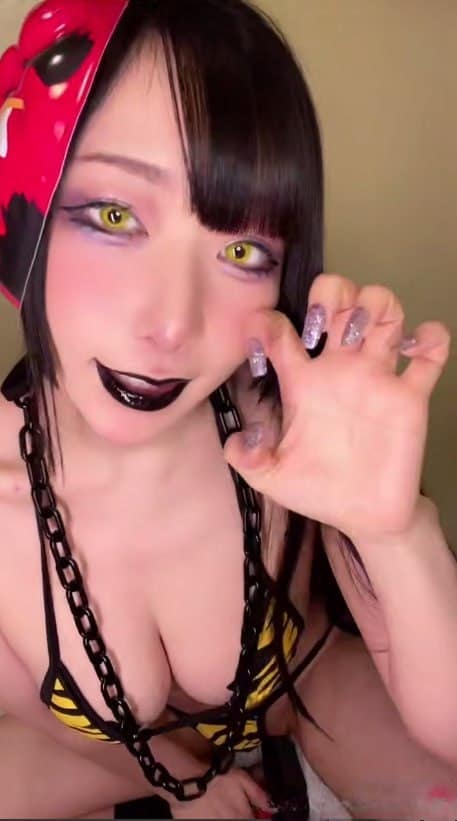 咲鵺まこCOS春丽不知火舞,阿黑颜博主的私房挑逗太会了 完整视频在线播放