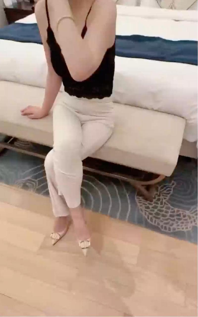 海角姐姐美臀喇叭裤被剪烂丨这喷水量我是真没绷住太顶了 完整视频在线播放