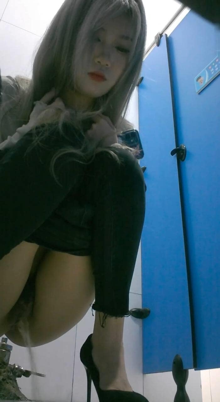 湖北艺术学院女厕偷拍,高颜值校花蹲坑细节太真实 完整视频在线播放