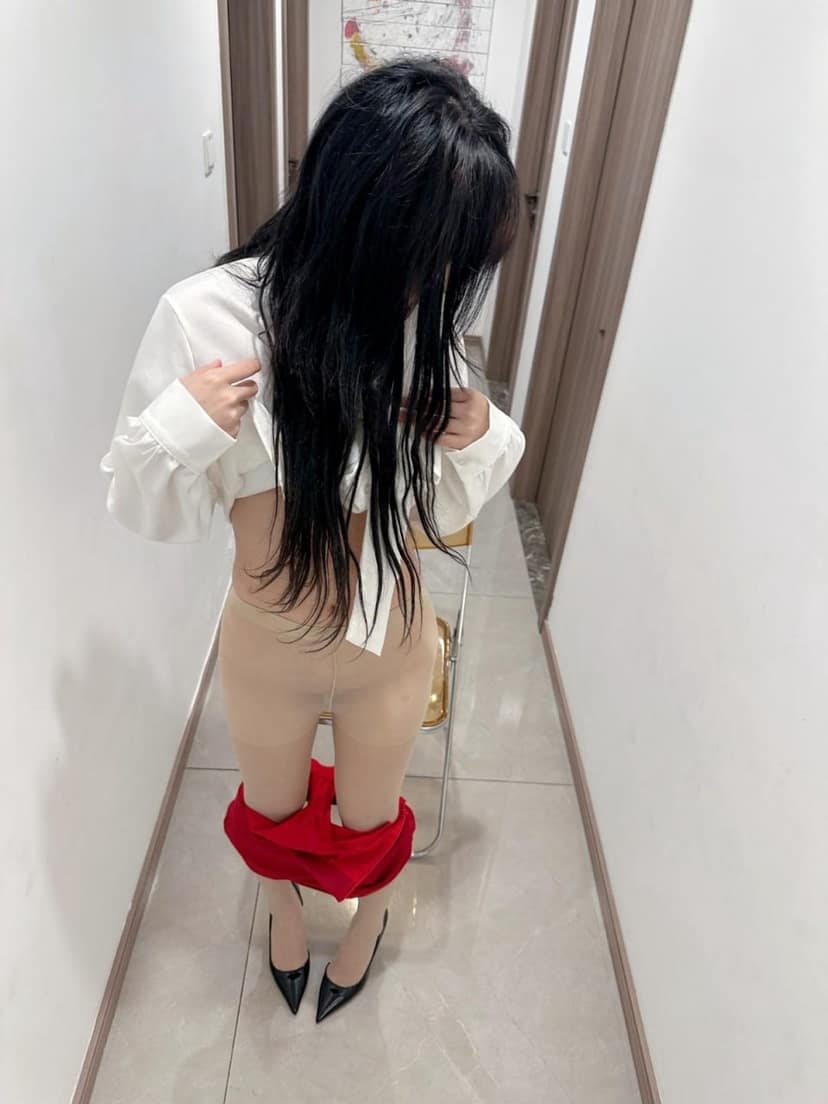 小朱老师红裙肉丝视频流出丨帮家长拍抖音变装直接被怼到子宫 完整视频在线播放
