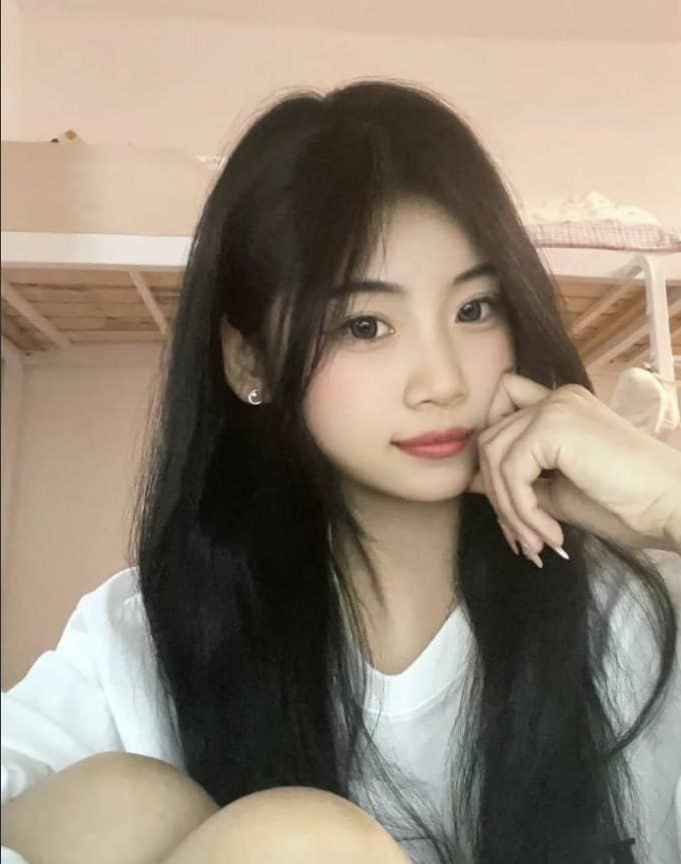 广西高校学妹王芳私密视频流出,清纯校花被金主包养反差极强 完整视频在线播放