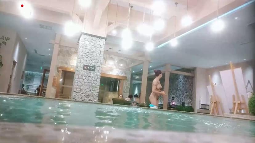 洗浴中心纹身少妇偷拍,这身材和纹身绝了,对着镜子扭得我心痒 完整视频在线播放