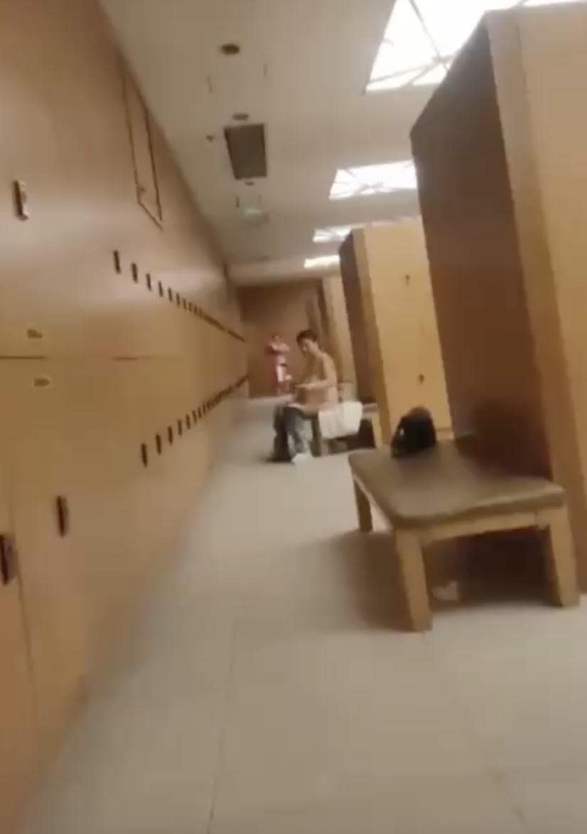 洗浴会所偷拍实录丨学生妹和熟女集体洗澡,这反差也太真实了 完整视频在线播放