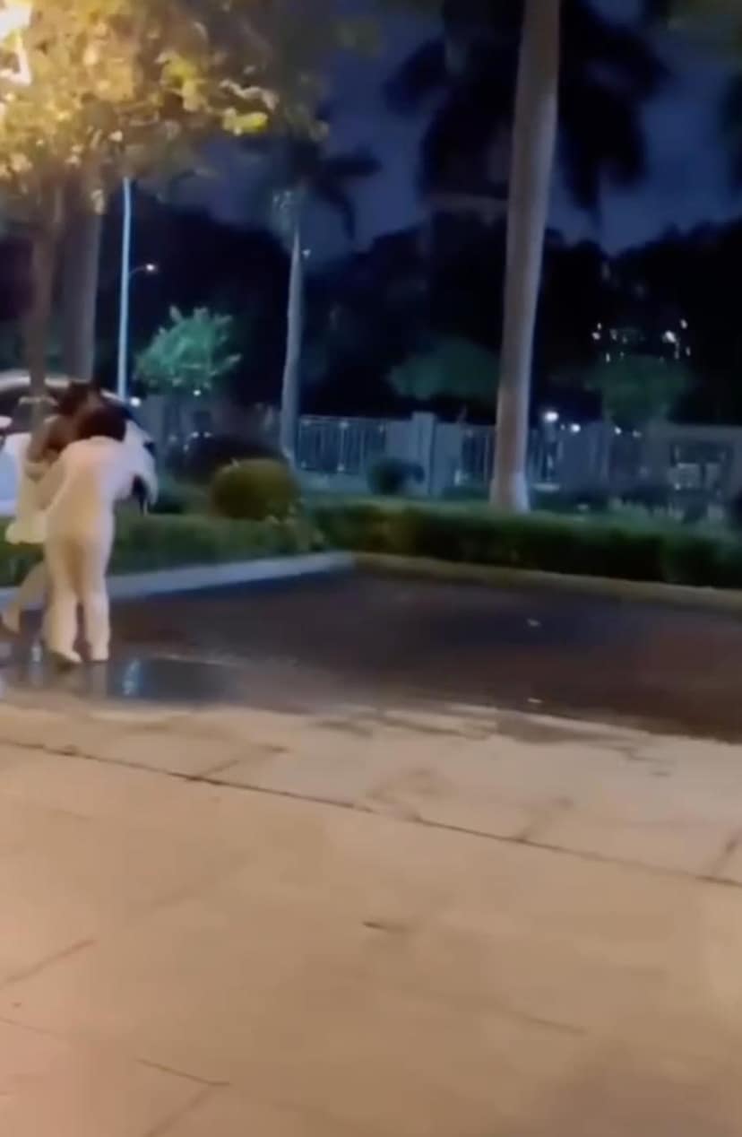 东莞上沙中山北路车震抓奸,原配当场扒光小三衣服,这波太狠了 完整视频在线播放