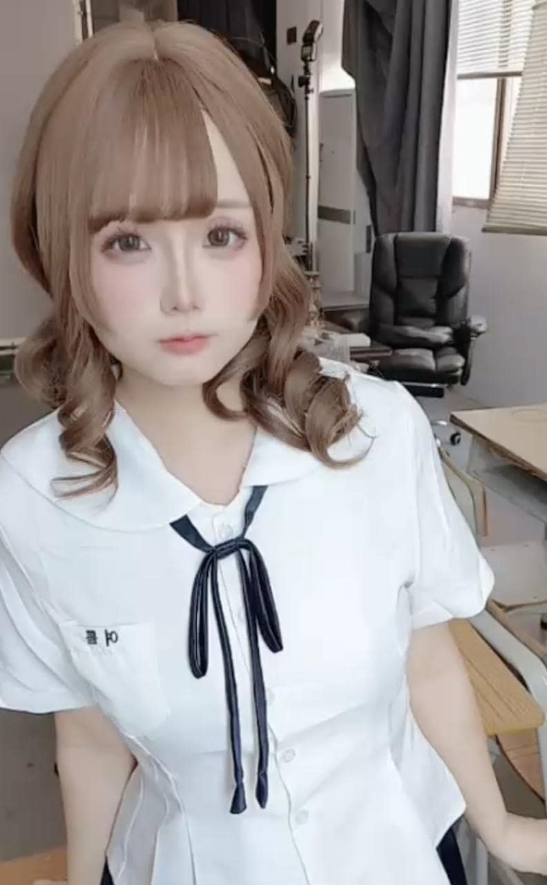 日奈娇心理委员Cosplay反差太顶,白衬衫扣子崩开眼神迷离直接勾魂 完整视频在线播放