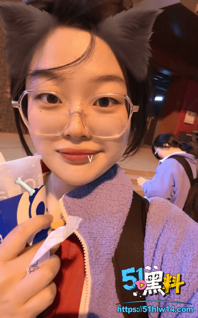 眼镜娘反差系列太顶了丨知性妹子私下这么浪真没绷住 完整视频在线播放