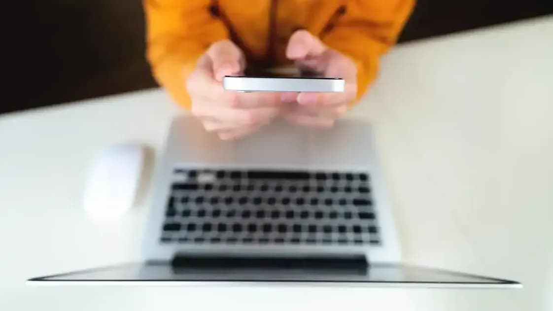开学三件套卖不动老板发声：AI涨价说清了吗