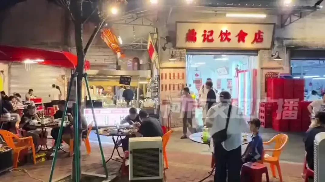 饭店老板养的鸟撞脸愤怒的小鸟，两个梗一次说清