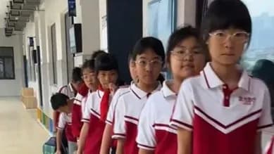 长沙班主任教室外称书包：6斤红线，老师给了两个理由