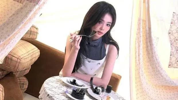 白鹿造型档案：白灰碎花裙这次比的是文艺气质