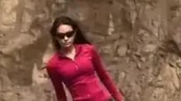 河南宝泉水上女飞人单手抱人走红：臂力之外还有安全提醒
