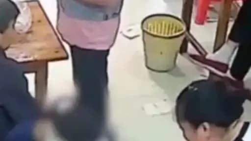 老板被摔盘致淤青，选择不报警：这算不算一种回应