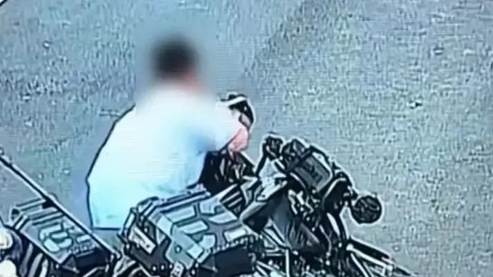 扶车27次的12岁男孩：监控、原谅、试卷三件事