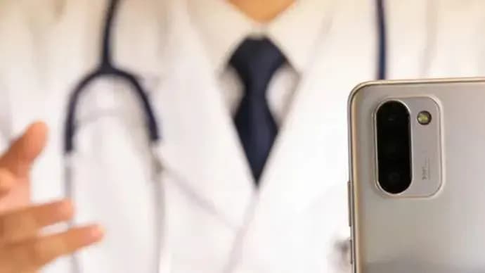 男子上班脑出血身亡未认定工伤是真的吗：三个说法一一核实