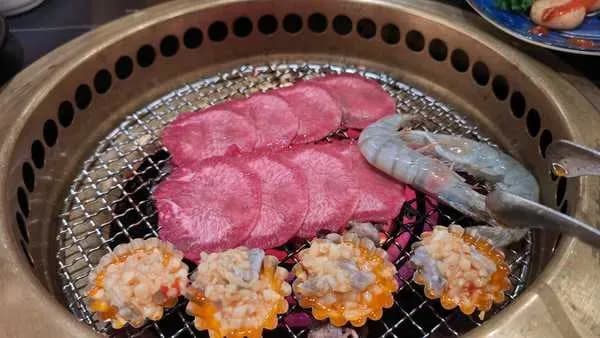 自助餐厅少吃套路几问：肉区远水杯大到底图什么