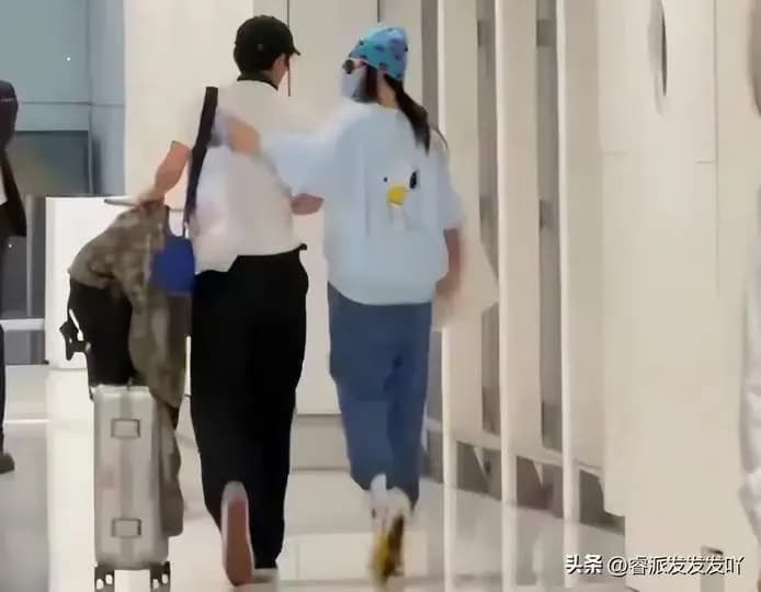 张柏芝机场接机大儿子谢振轩，母子同框曝光引围观
