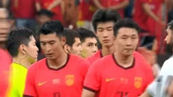 国足这一批人，输到0比5之后还剩哪几条路
