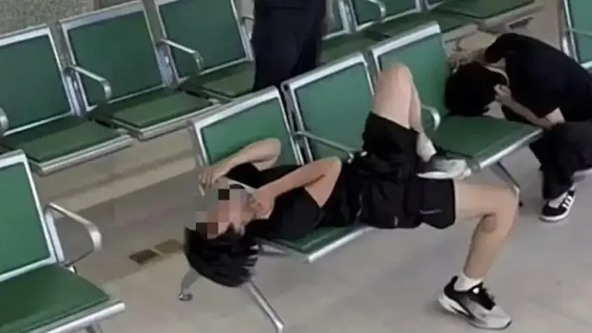 候诊椅卡头朋友营救反被卡，是怎么一步步发生的