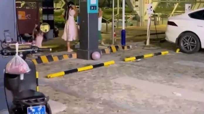 南宁孩子拿充电枪荡秋千：盘点四件事，防护运营看护各管哪段