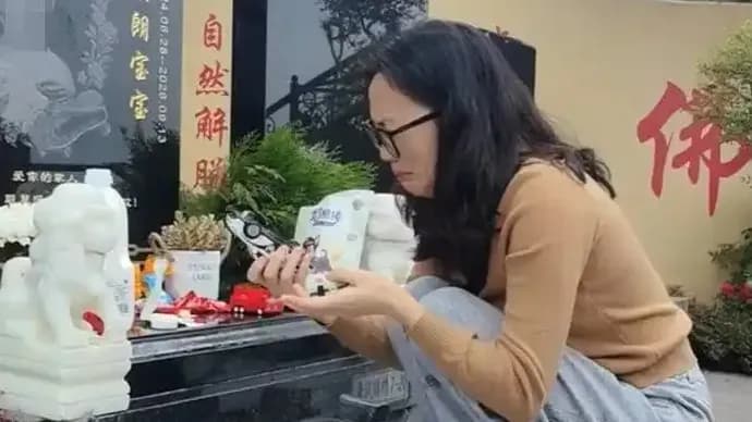 每月补贴1万还是控告：坠亡幼童家中三种回应
