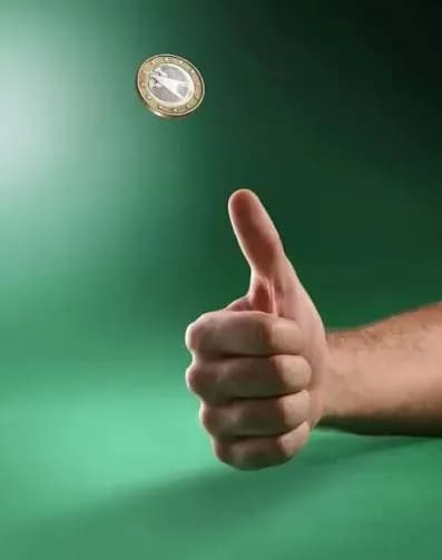 硬币正反各50%，为何仍是十赌九输：两种读法