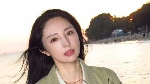 董璇鼓浪屿海边写真图透始末：通稿套路走了几步
