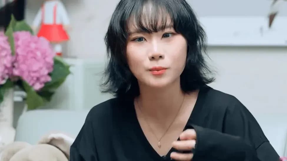 窦佳嫄回忆窦靖童初见档案：拘谨两个字里的背景关系