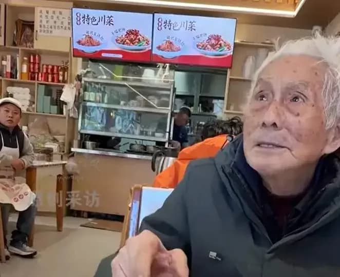 坐43小时绿皮火车进藏，96岁老人说这是旅行最后一站