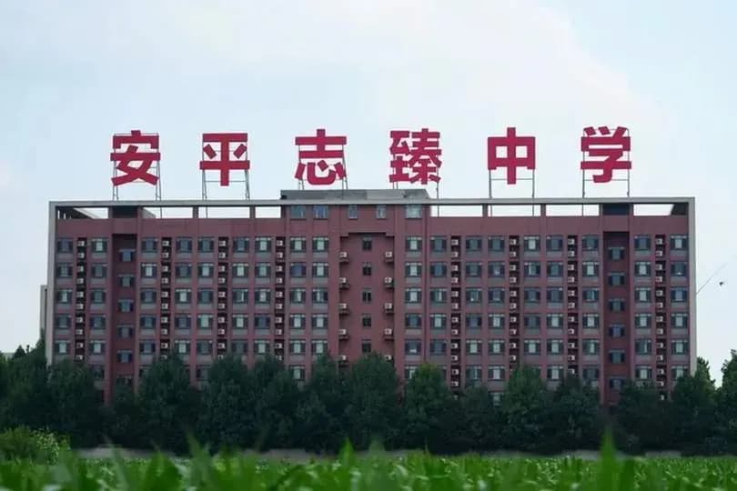 河北一中学创办人实名举报：8亿股权被公职人员2元强收