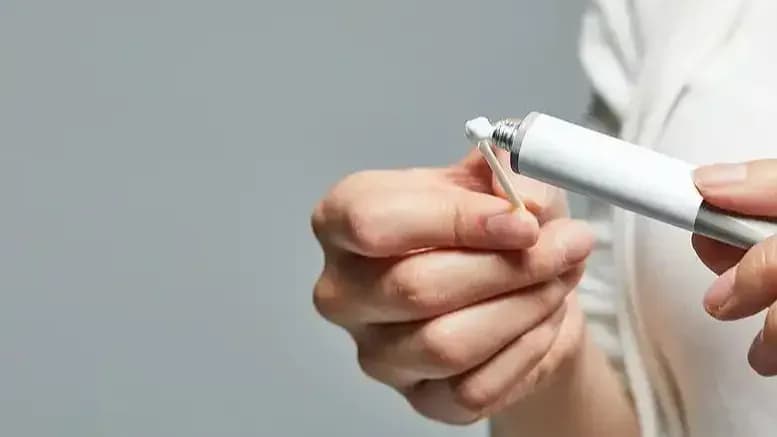 红霉素软膏能不能万能抹：蚊虫叮咬、脚气该不该用