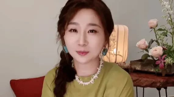 傅首尔直面整容传闻回应了吗：承认医美，否认动刀