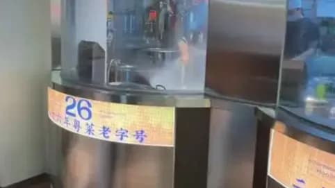 粤菜师傅的玻璃炒菜工位：两处细节一次说清