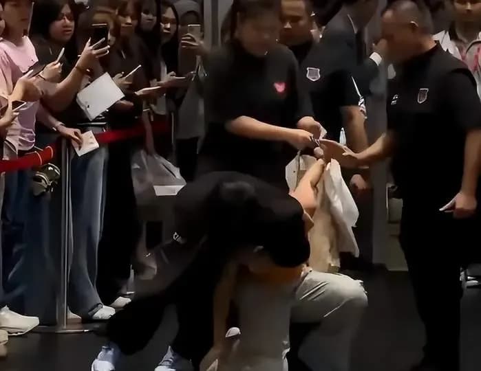 泰国GMM书展中国粉丝遭强制驱离？只因被举报插队引争议