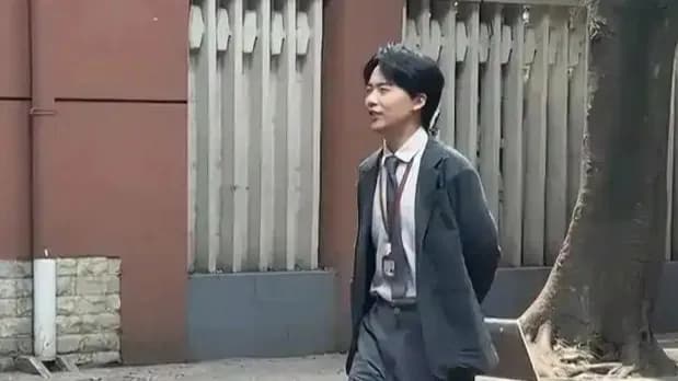 郭麒麟瘦到认不出四问：下颌线反差是真是假