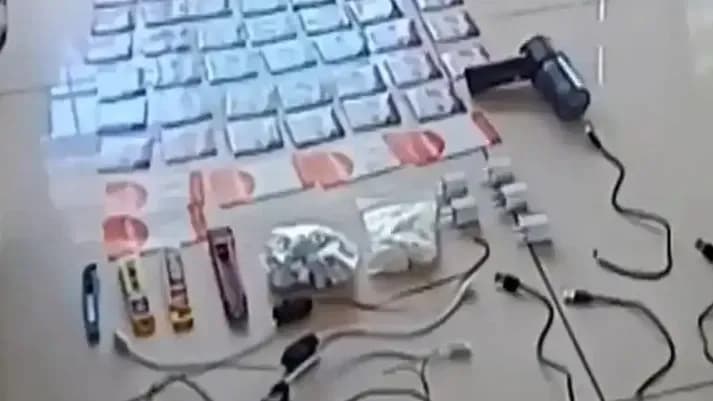 情侣租房床顶惊现针孔摄像头，偷拍者竟是房东本人