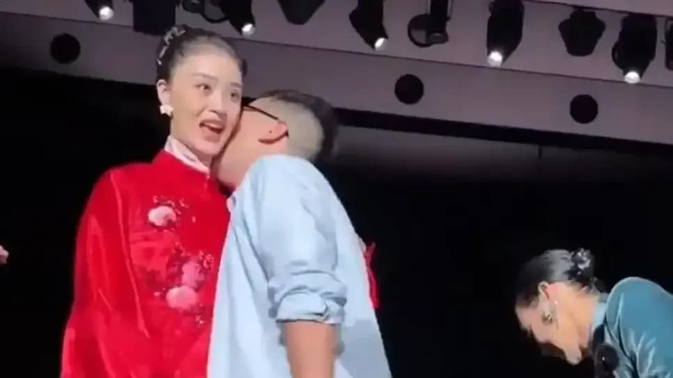 蒋欣被亲脖子之后：品牌活动上的女艺人，边界靠自己躲