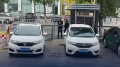 撞见鲁H2M222和鲁H2W222：济宁停车场的同款车